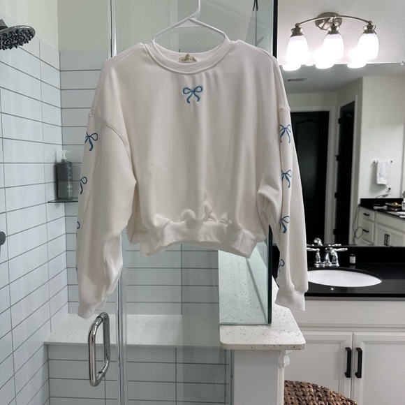 Sweatpant set with Blue Bow Accents - Picture 4 of 7